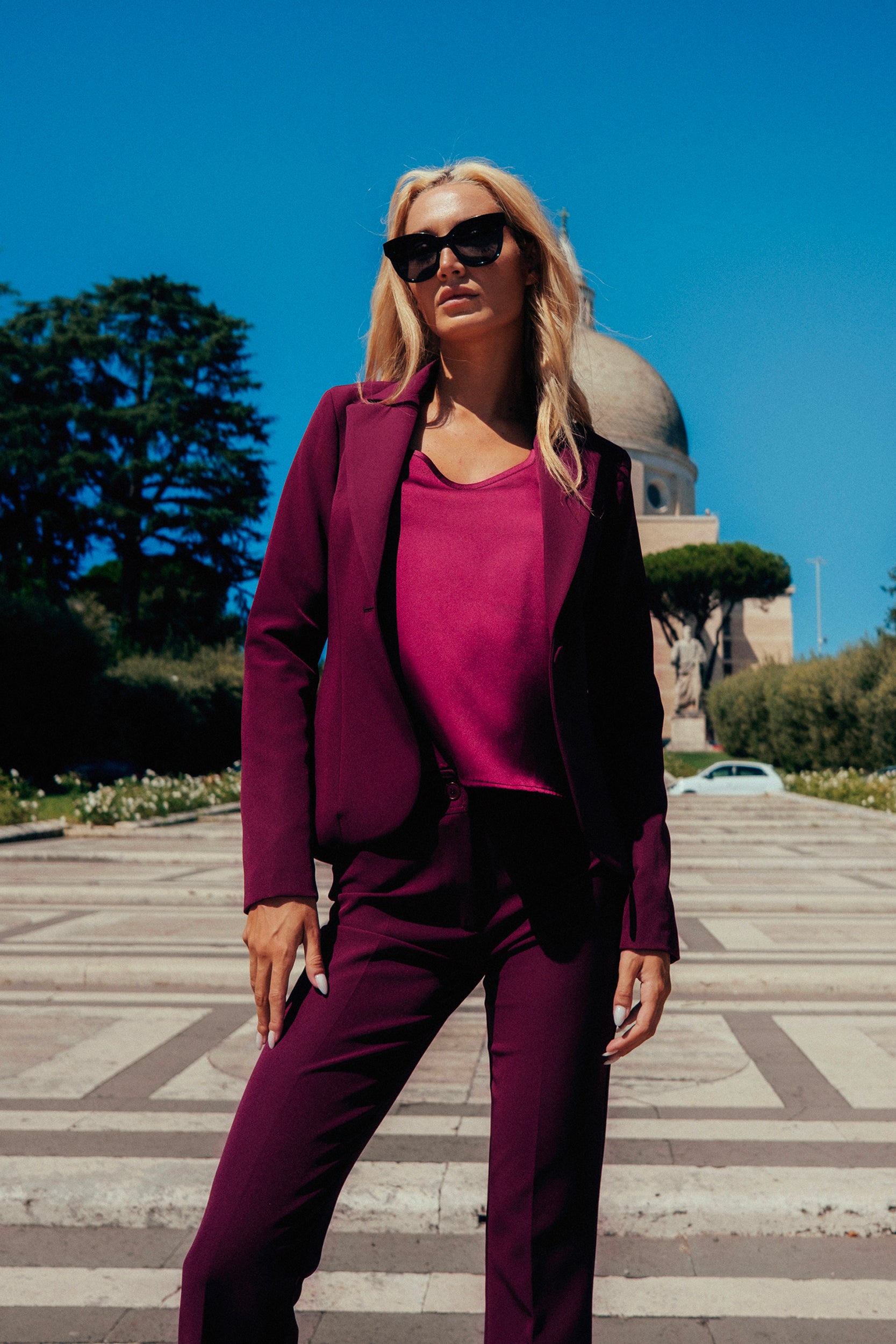 Tailleur Amarena - Giacca Sagomata Monopetto Pantalone Zampa Revers
