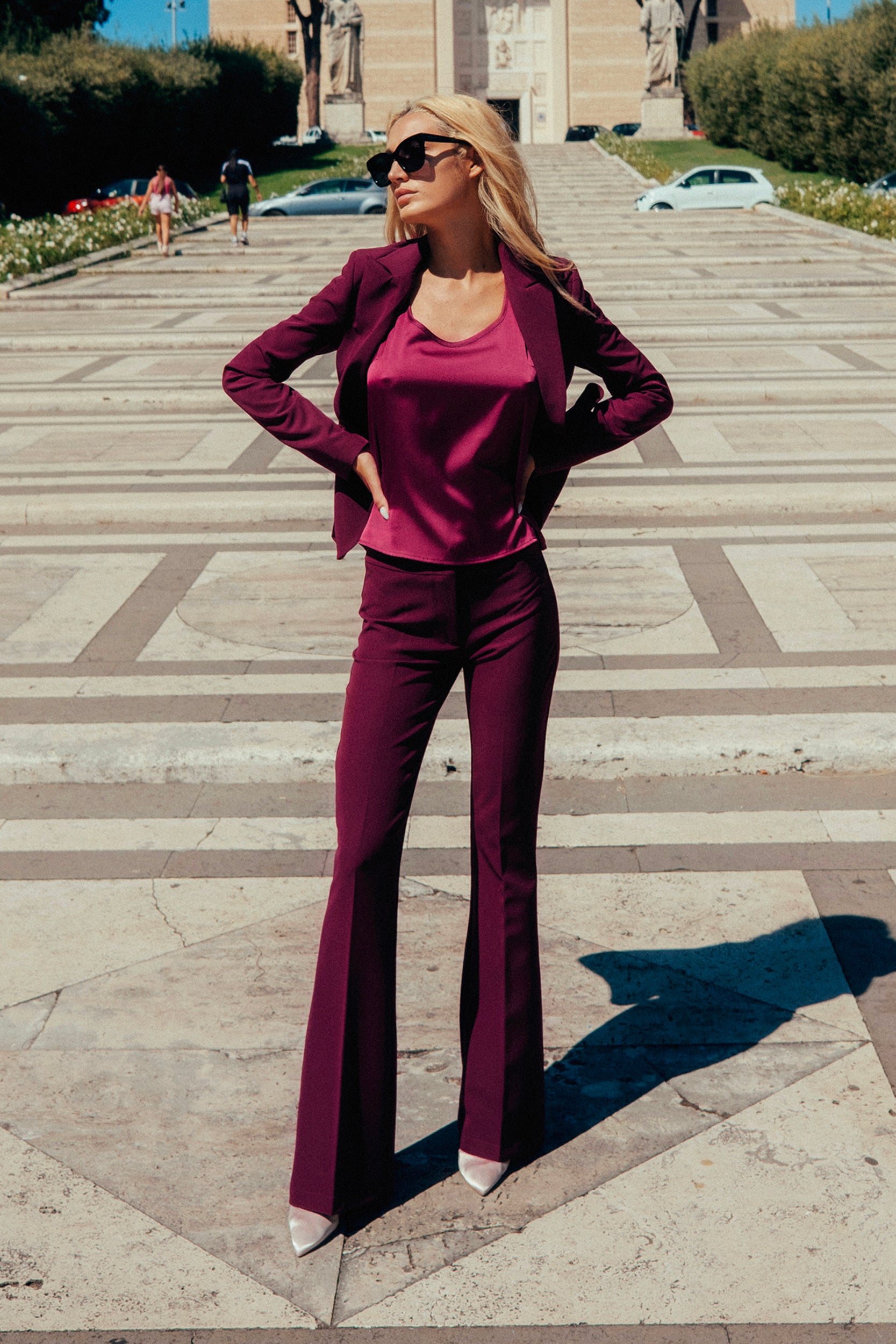 Tailleur Amarena - Giacca Sagomata Monopetto Pantalone Zampa Revers