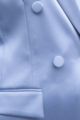 Tailleur doppiopetto in raso celeste polvere