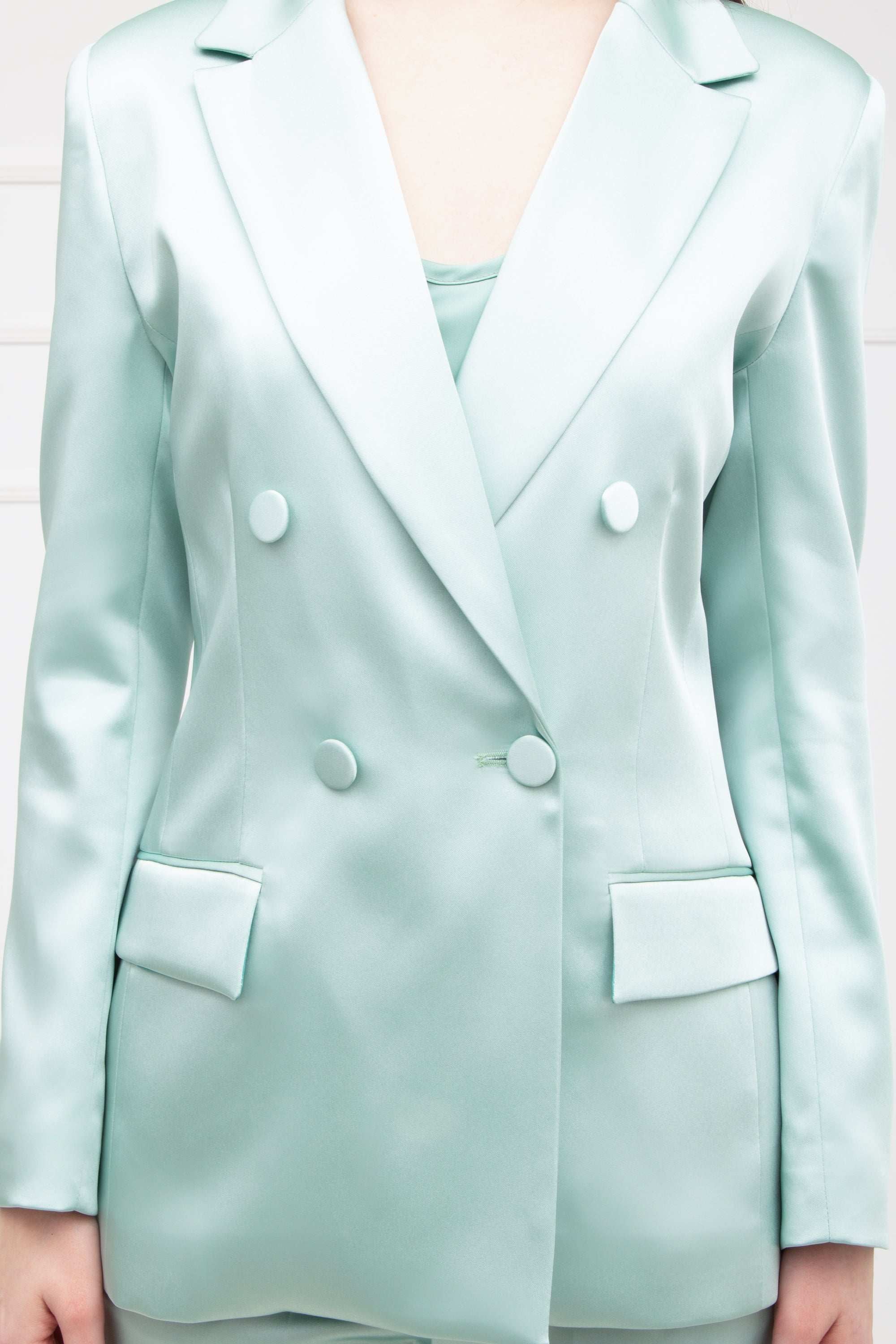 Tailleur doppiopetto in raso verde menta
